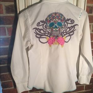 Women’s skull embroidered Ariat snapup shirt small